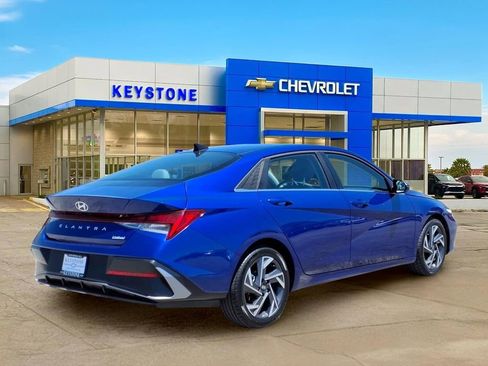 Used 2025 Hyundai Elantra Limited FWD image 7