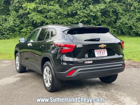 Used 2024 Chevrolet Trax LS FWD image 5