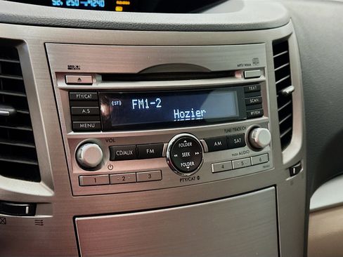 Used 2011 Subaru Outback 2.5i Premium w/ All-Weather Pkg image 21