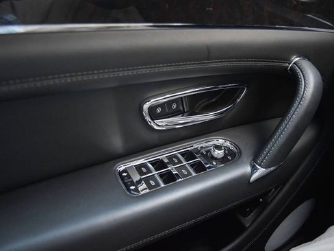 Used 2019 Bentley Bentayga image 15