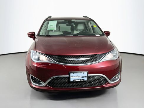 Used 2017 Chrysler Pacifica Touring-L FWD image 2