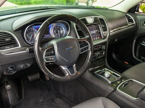 Used 2020 Chrysler 300 Touring w/ Sport Appearance Package image 10