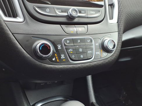 Used 2025 Chevrolet Malibu LT FWD image 20