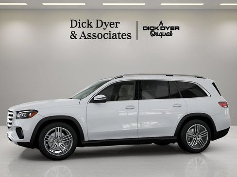 Used 2025 Mercedes-Benz GLS 450 4MATIC image 26