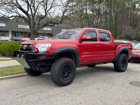 Used 2015 Toyota Tacoma PreRunner w/ TRD Sport Package image 2