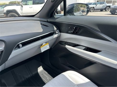 New 2025 Cadillac Lyriq Luxury image 17