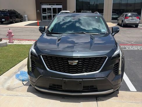 Used 2021 Cadillac XT4 Premium Luxury FWD image 2