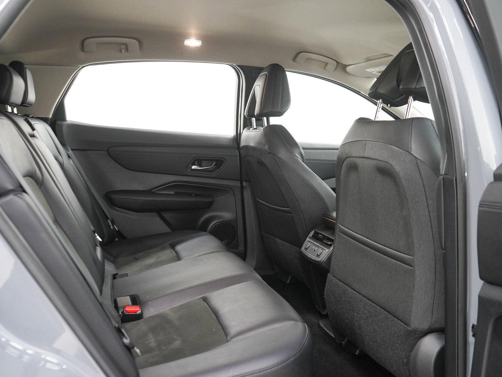 Used 2024 Nissan Ariya AWD image 14