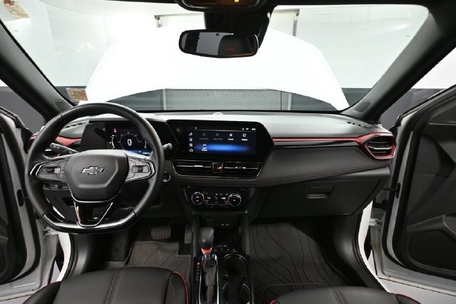 Used 2025 Chevrolet TrailBlazer RS w/ Convenience Package FWD image 19