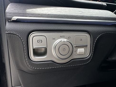 Used 2024 Mercedes-Benz GLE 450e 4MATIC image 35