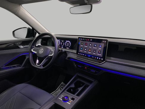 Certified 2026 Volkswagen Tiguan SE AWD/4WD image 18