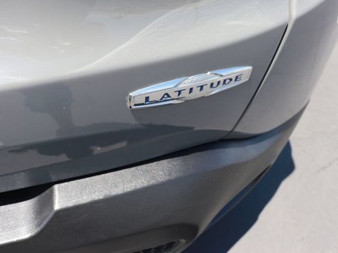 Used 2021 Jeep Renegade Latitude FWD image 6