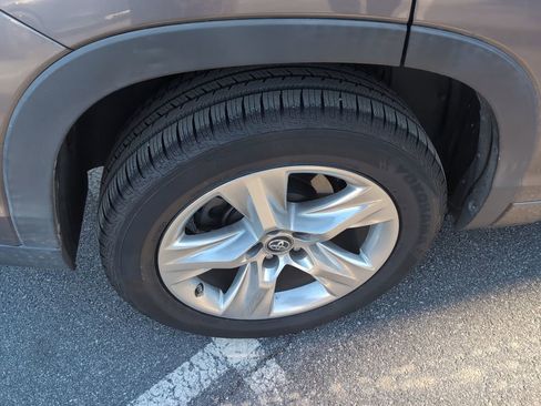 Used 2019 Toyota Highlander Limited image 10