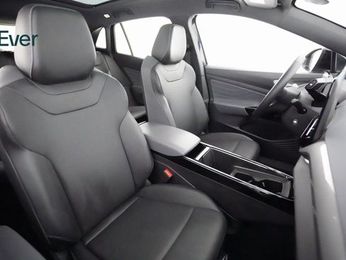 Used 2023 Volkswagen ID.4 Pro S Plus image 8