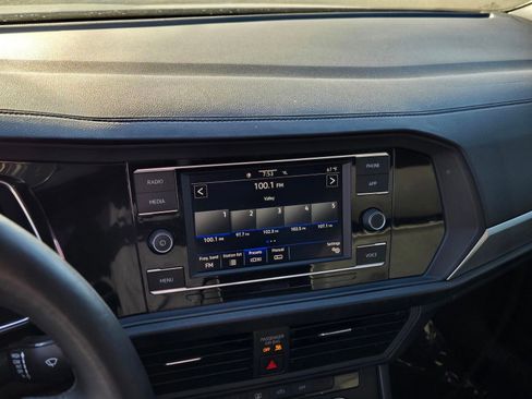 Used 2022 Volkswagen Jetta Sport image 14