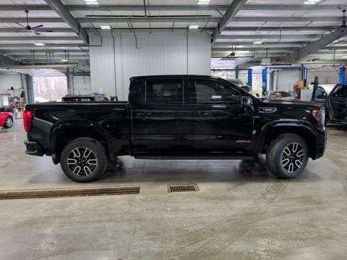 Used 2025 GMC Sierra 1500 AT4 w/ Technology Package AWD/4WD image 2