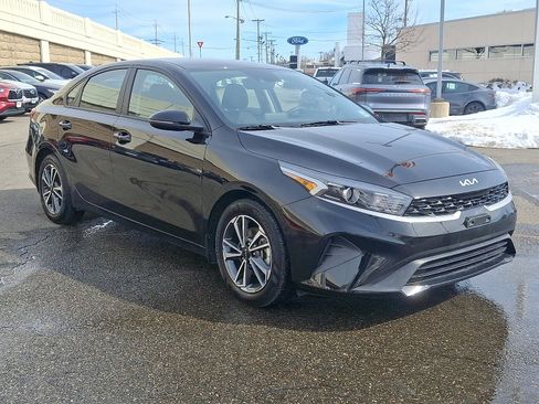 Certified 2023 Kia Forte LXS w/ LXS Technology Package image 3