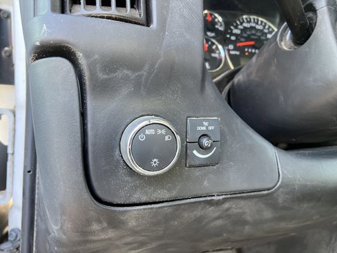 Used 2017 Chevrolet Express 3500 Work Van image 16