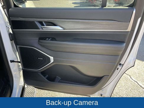 Certified 2024 Jeep Wagoneer Series II w/ Flexible Seating Group image 19