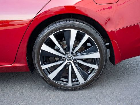 Used 2019 Nissan Altima 2.5 SR FWD image 14