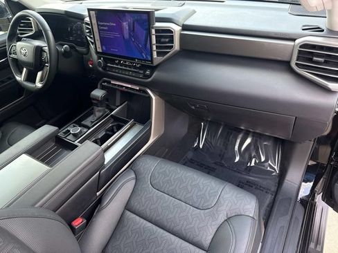 Used 2024 Toyota Sequoia SR5 w/ SR5 Premium Package AWD/4WD image 17