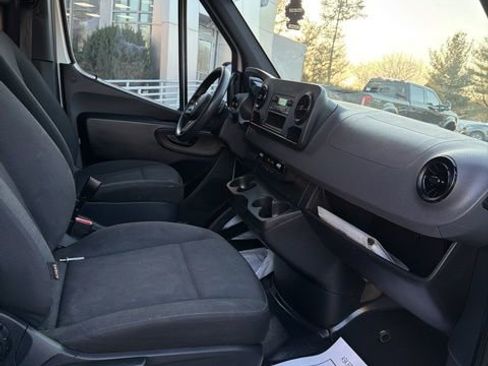 Used 2021 Mercedes-Benz Sprinter 2500 image 10