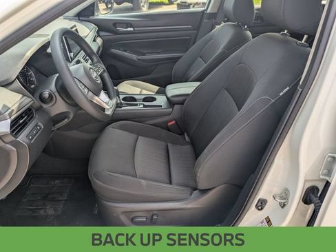 Used 2025 Nissan Altima 2.5 SV FWD image 14