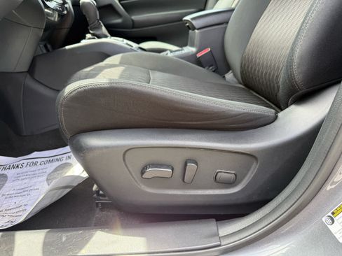 Used 2017 Nissan Rogue SV w/ Midnight Edition FWD image 13