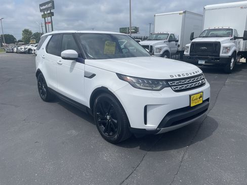 Used 2017 Land Rover Discovery HSE AWD/4WD image 2