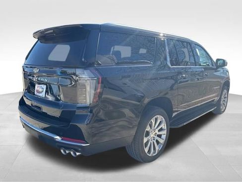 New 2026 Chevrolet Suburban Premier image 7