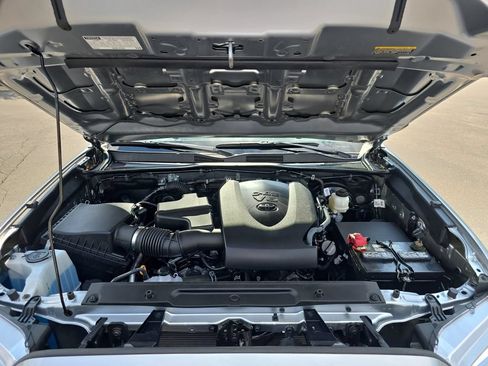 Certified 2022 Toyota Tacoma SR AWD/4WD image 34