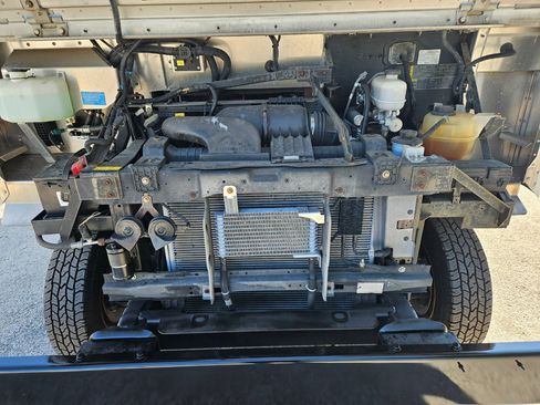 Used 2014 Ford E-450 and Econoline 450 Super Duty w/ A/C Prep Package image 16