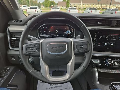 Used 2025 GMC Sierra 1500 Denali w/ Technology Package AWD/4WD image 19
