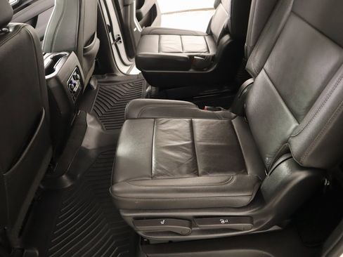 Used 2023 Chevrolet Suburban Z71 w/ Luxury Package image 12