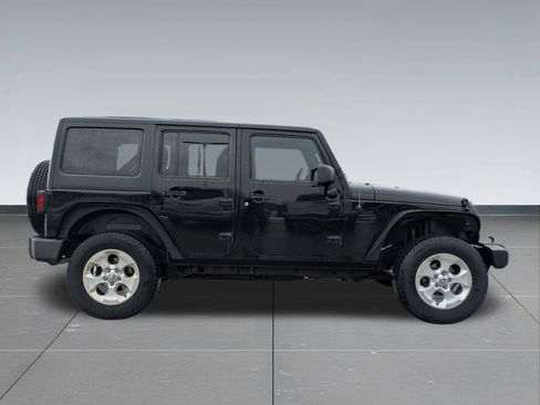 Used 2014 Jeep Wrangler Unlimited Sahara w/ Max Tow Package image 7