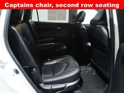 Used 2023 Toyota Highlander XLE image 16