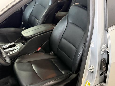 Used 2017 Chevrolet Malibu Limited LTZ w/ Leather Package FWD image 8