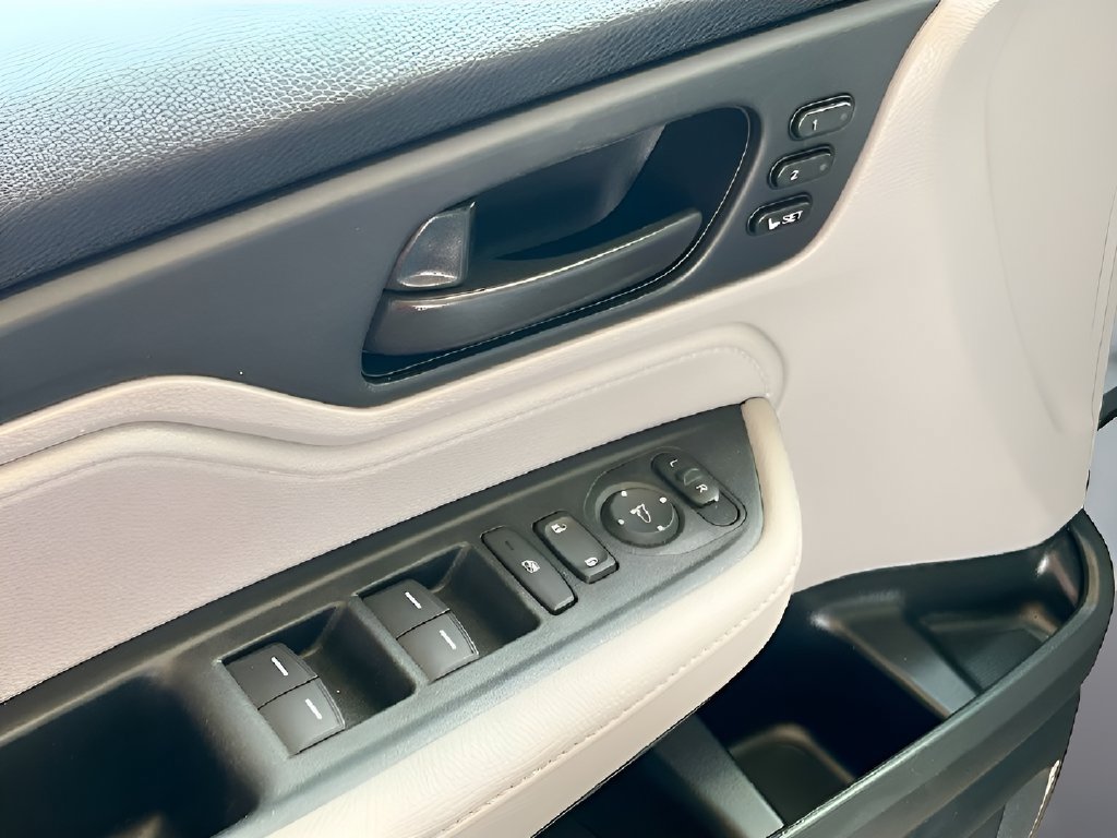 Used 2023 Honda Odyssey EX-L image 17