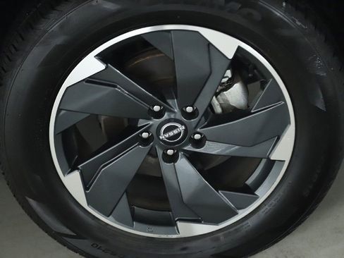 Used 2024 Nissan Rogue SV image 10