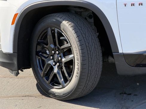 Used 2023 Chevrolet Traverse LT FWD image 16