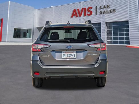 Used 2025 Subaru Outback Premium image 7