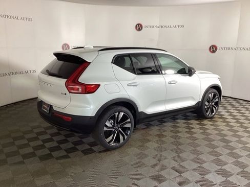 New 2025 Volvo XC40 B5 Plus w/ Protection Package Premier image 4