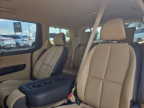 Used 2018 Kia Sedona EX FWD image 32