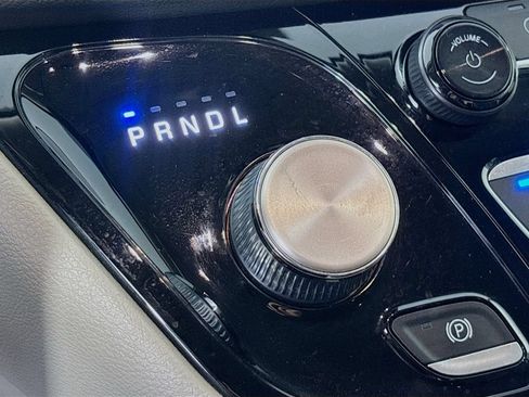 Used 2022 Chrysler Pacifica Touring-L FWD image 16