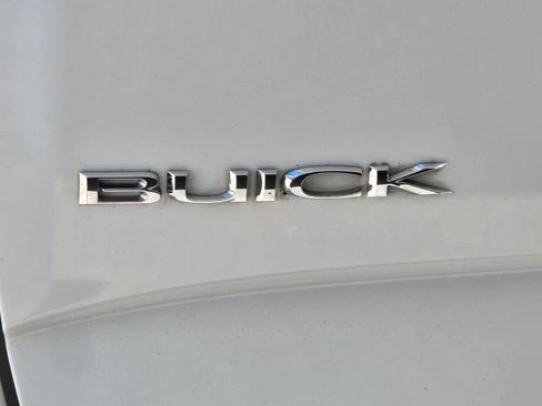 Used 2018 Buick Enclave Essence image 12