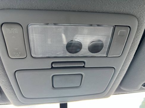 Used 2005 Toyota RAV4 4WD image 33
