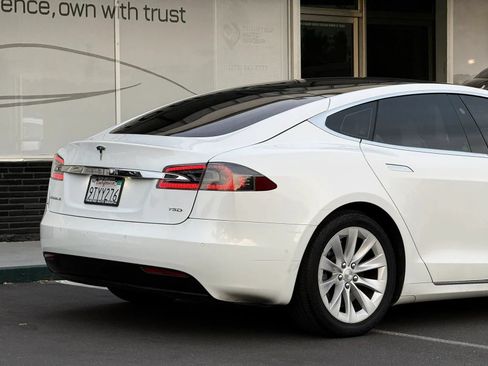 Used 2017 Tesla Model S 75D AWD/4WD image 7