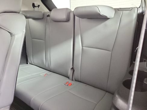 Used 2025 Toyota Highlander XLE FWD image 14