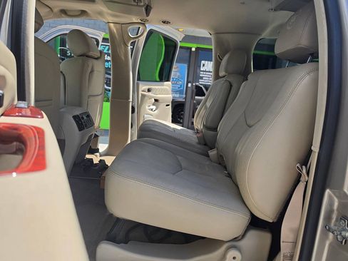 Used 2004 Cadillac Escalade ESV Platinum AWD/4WD image 21