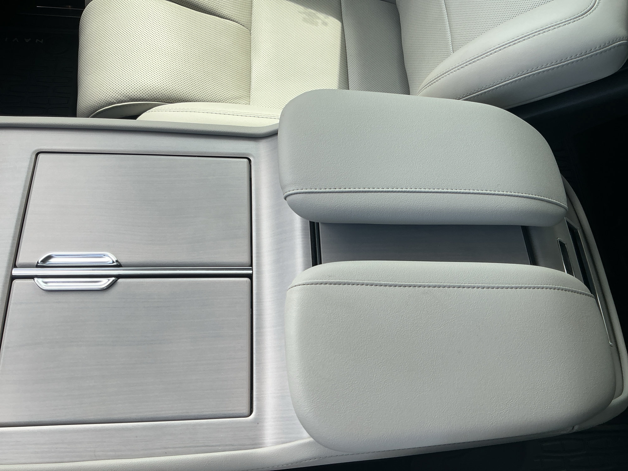 Certified 2025 Lincoln Navigator Reserve AWD/4WD image 11